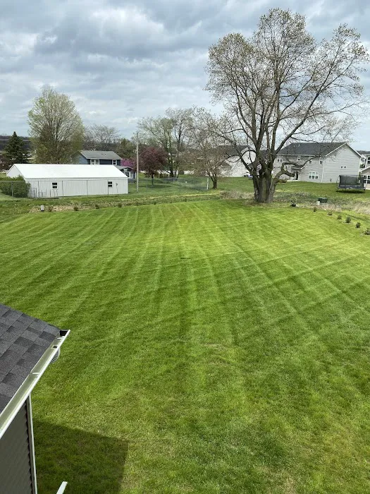 Oak Falls Groundskeeping LLC Picture 1