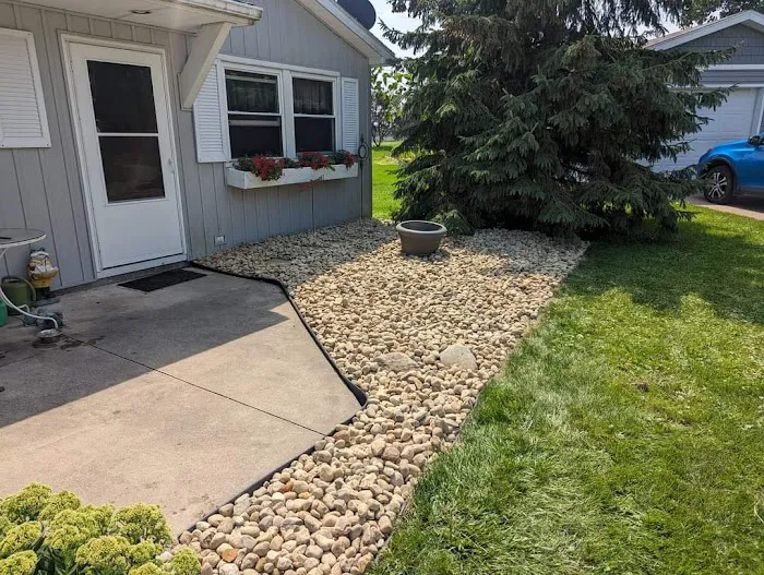 Minnick Lawn and Landscaping LLC Picture 1