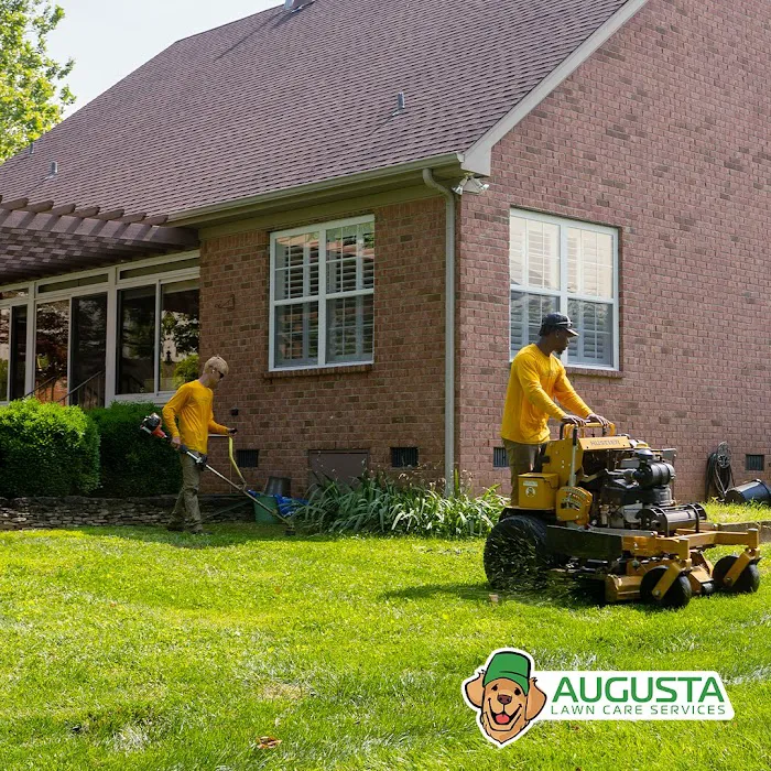 Augusta Lawn Care and Christmas Lights of Yorktown Picture 8