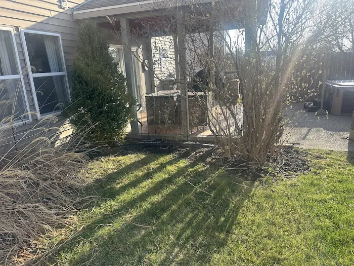 Jones Junk Removal & Landscaping Picture 5