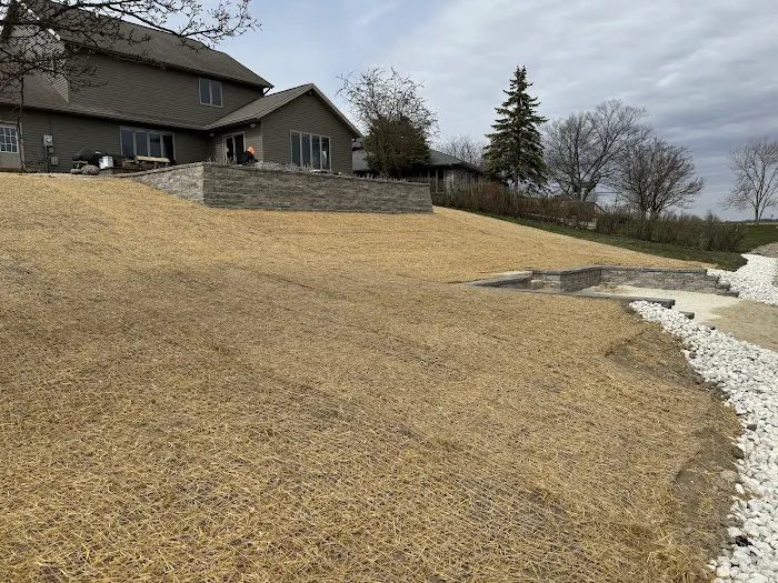 Menchhofer Lawn & Landscape LLC Picture 2