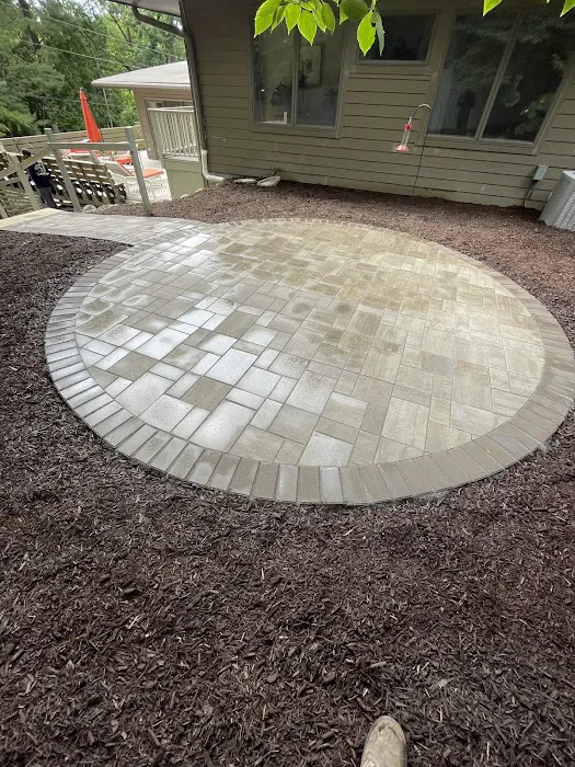 R&A's Landscaping LLC Picture 3