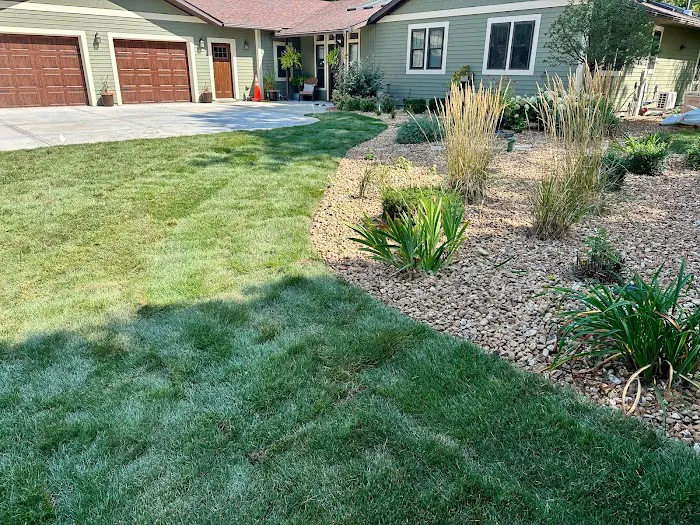 J&J Total Lawn Care Llc Picture 3