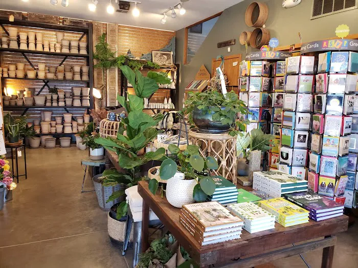 Iowa City Landscaping & Garden Center Picture 2