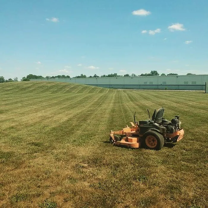 Bladerunners Mowing LLC Picture 7