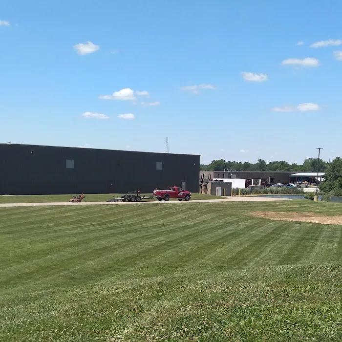 Bladerunners Mowing LLC Picture 1