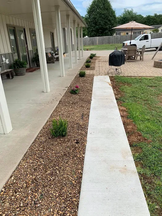 D&M Superior Yard Solutions, LLC Picture 7
