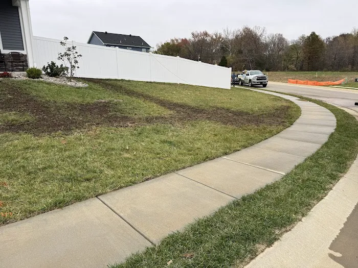 Heroes Lawn Care of Evansville Picture 7