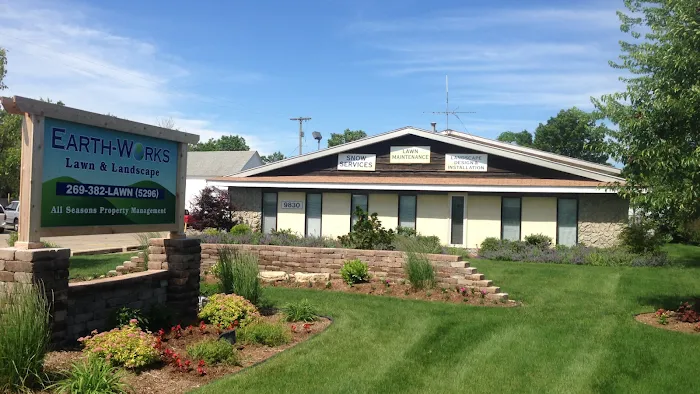 Earth-Works Lawn & Landscape Picture 8