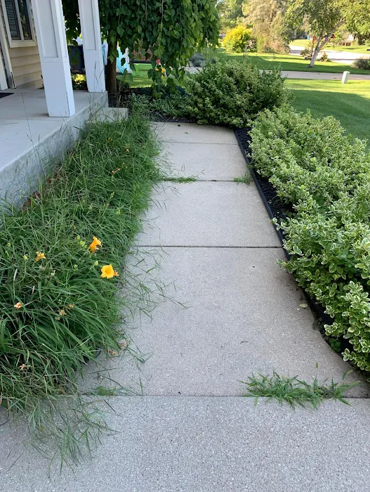 Earth-Works Lawn & Landscape Picture 9