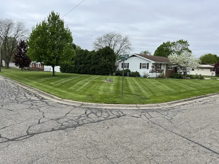 Chapman's Lawn Service Picture 6