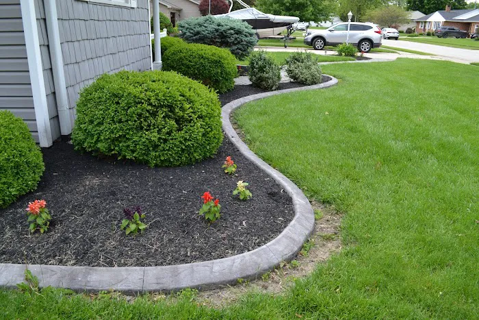 Creative Curb Landscape Edging-Ohio Picture 2