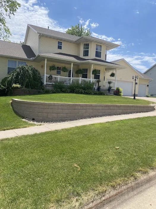 Premier Grounds & Hardscape Picture 3