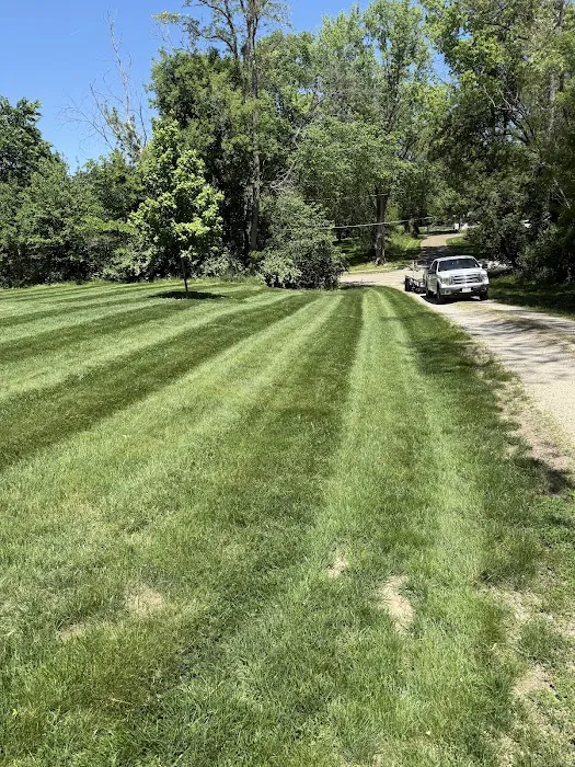 Premier Grounds & Hardscape Picture 4