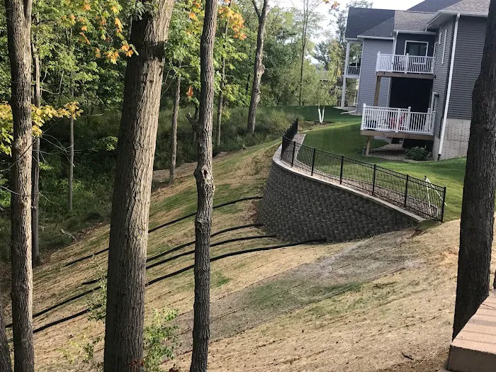 Country Club Lawn Care and Landscaping Picture 1