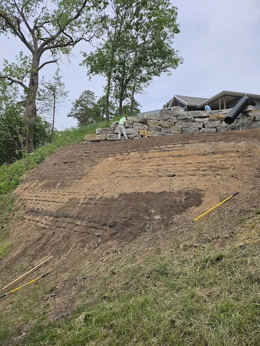 Dixon Shoreline Landscaping Picture 3