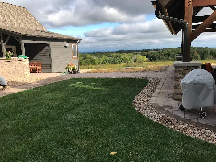 Making Moves Landscaping and excavating LLC Picture 1