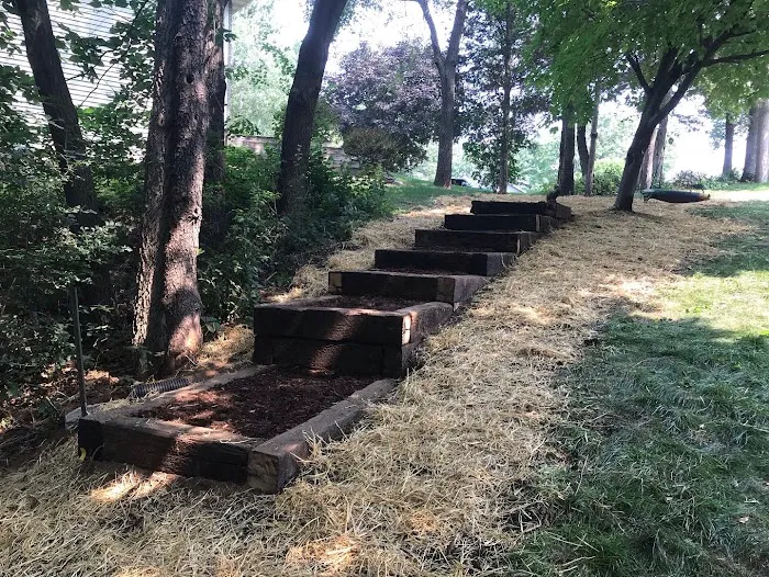 Making Moves Landscaping and excavating LLC Picture 3