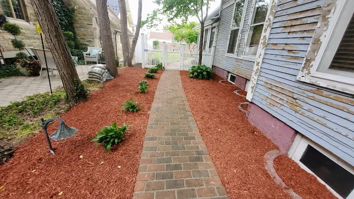 Roccia Landscaping Picture 7