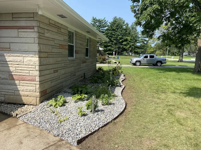 R&C Tree And Landscaping Picture 4