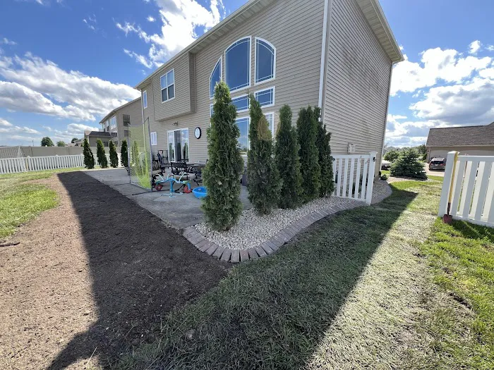 SM Lawn & Landscape Picture 2