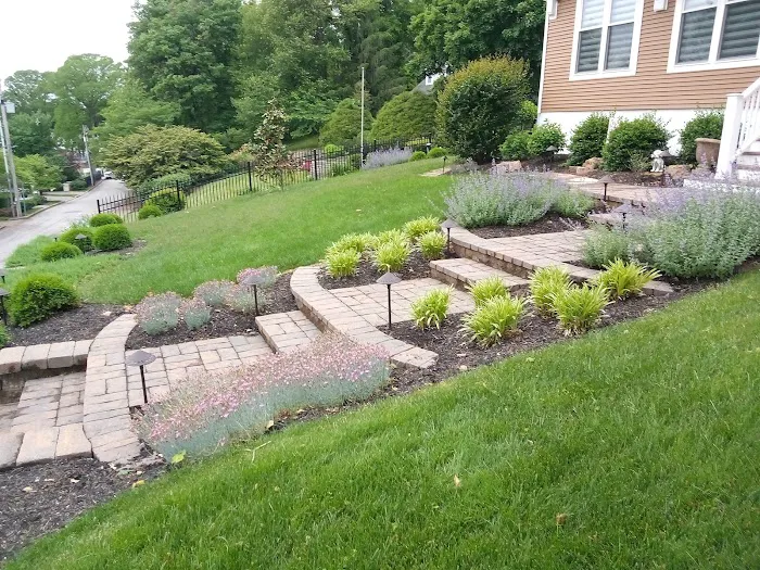 Oneal's Lawn Maintenance/Landscaping Picture 3