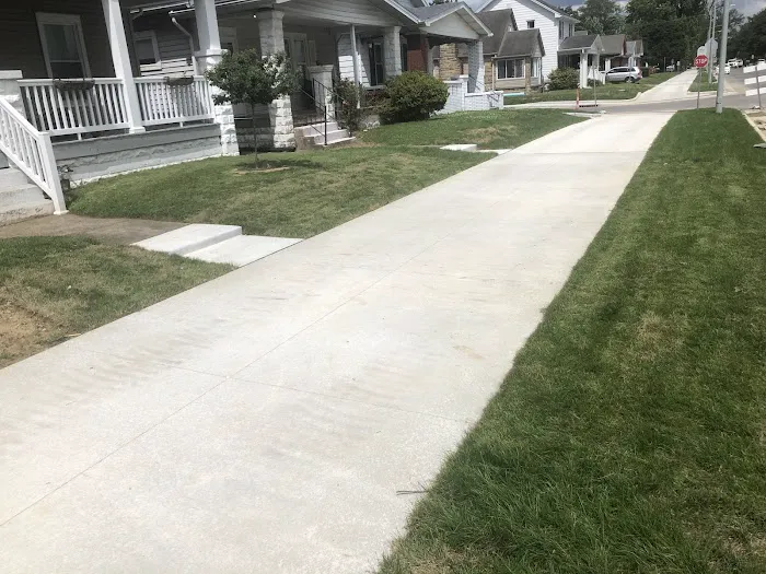 Oneal's Lawn Maintenance/Landscaping Picture 9