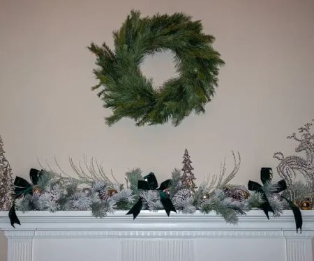 Mistletoe and Ivy, Newburgh IN