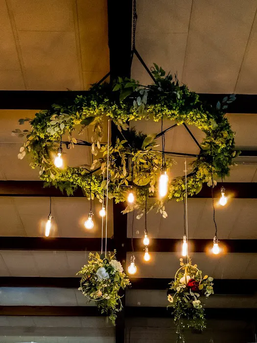 Mistletoe and Ivy, Newburgh IN Picture 3