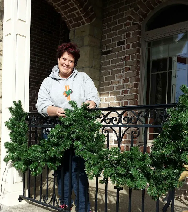 Mistletoe and Ivy, Newburgh IN Picture 8