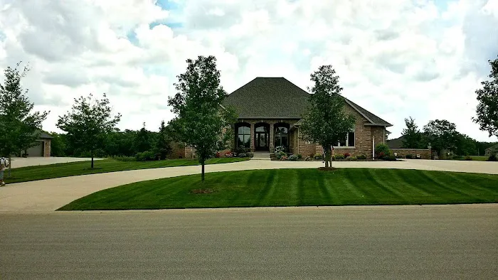 Wellman's Lawn Care Picture 2