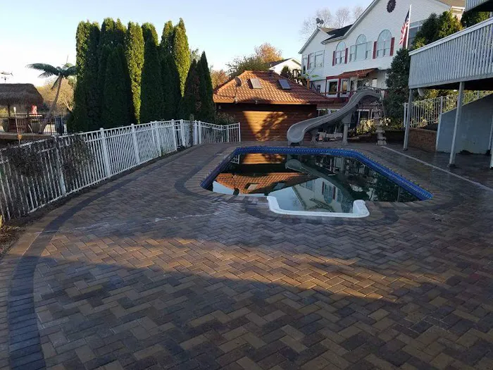 Monarch Landscaping & Garden Center Picture 4