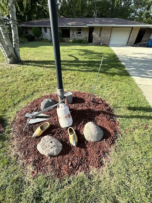 Fran's Lawn Care LLC Holland Picture 3