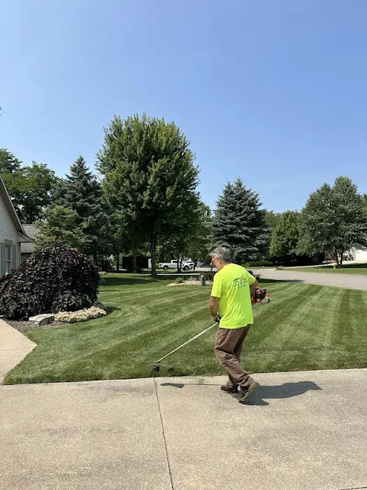 Fran's Lawn Care LLC Holland Picture 4