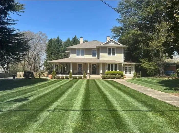 Fran's Lawn Care LLC Holland Picture 2