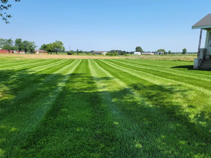 Straightline Lawncare and Landscaping Picture 2