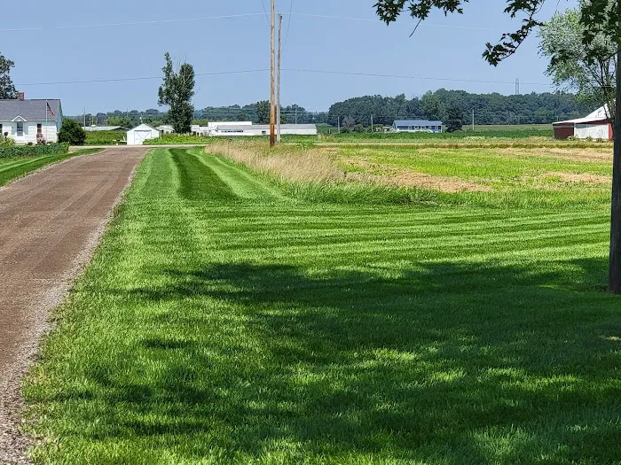 Straightline Lawncare and Landscaping Picture 1