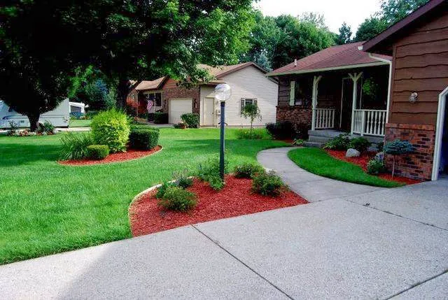 Lenhart's Landscaping Picture 6