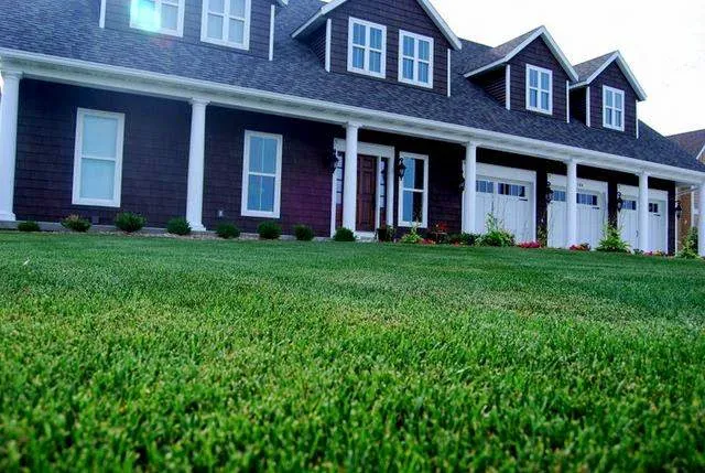Lenhart's Landscaping Picture 1