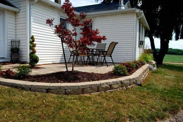 Lenhart's Landscaping Picture 3
