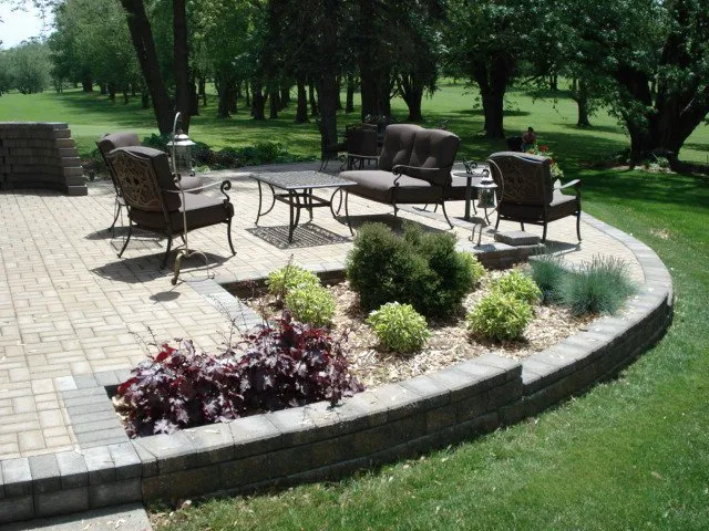 Moore's Landscaping Picture 4
