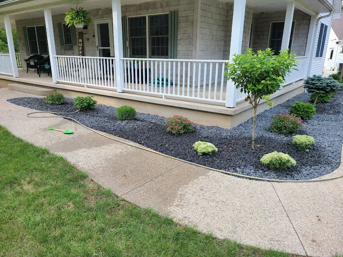 Ruff Cut Lawncare & Landscape LLC Picture 1