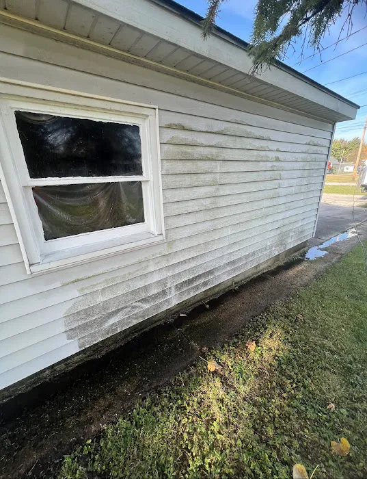 Defiance Lawn Care, LLC Picture 4