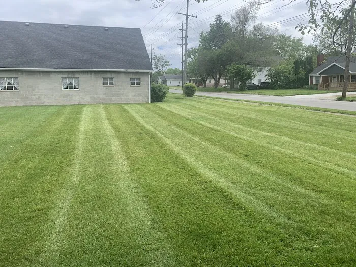 Professional Lawn Maintenance LLC Picture 1
