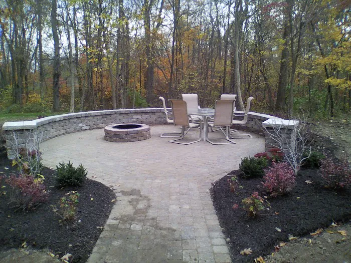 Ross Lawns & Landscaping Picture 2