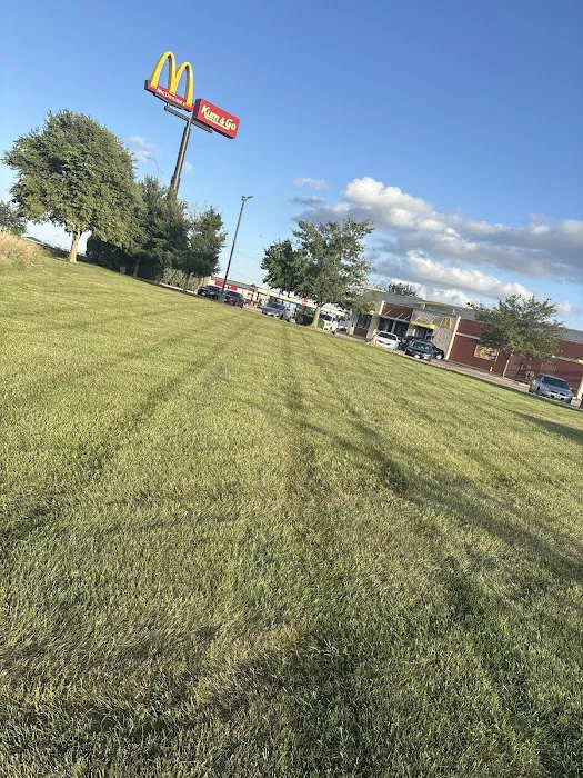 Greg's Lawn & Landscaping Picture 4