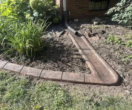 Arrow Curb