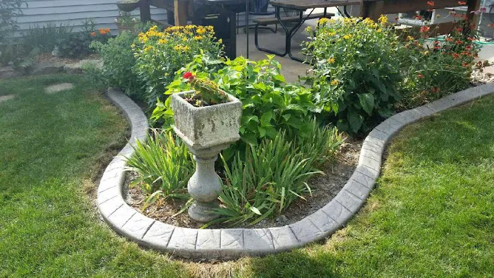 K&K Kurbing LLC & Ornamentals Picture 3