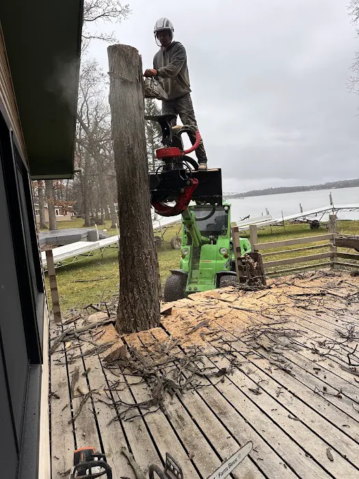 Cutting Edge Tree Service Picture 5