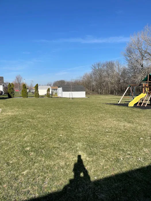 LC HOME & LAWN Picture 6